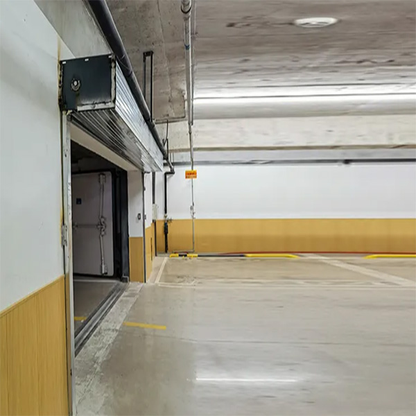 防火卷簾門注意事項(圖1) 車位旁邊防火卷簾門.jpg